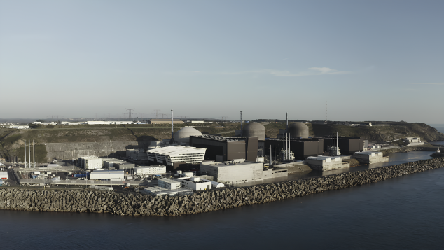 Flamanville Reaktoren 1, 2 und 3 (von rechts nach links) Flamanville Reaktoren 1, 2 und 3 (von rechts nach links)