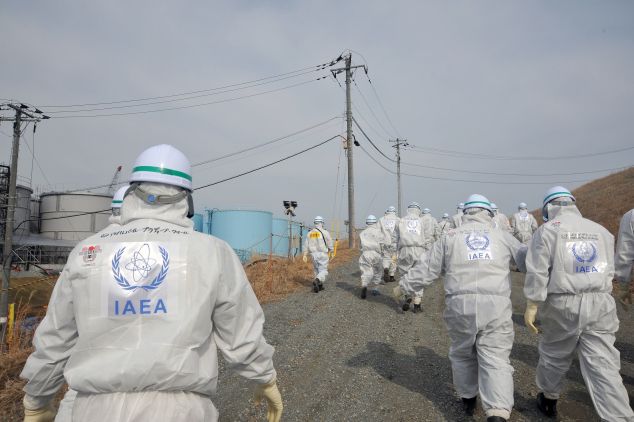 IAEA-Fachleute beim Besuch des KKW Fukushima IAEA-Fachleute beim Besuch des KKW Fukushima